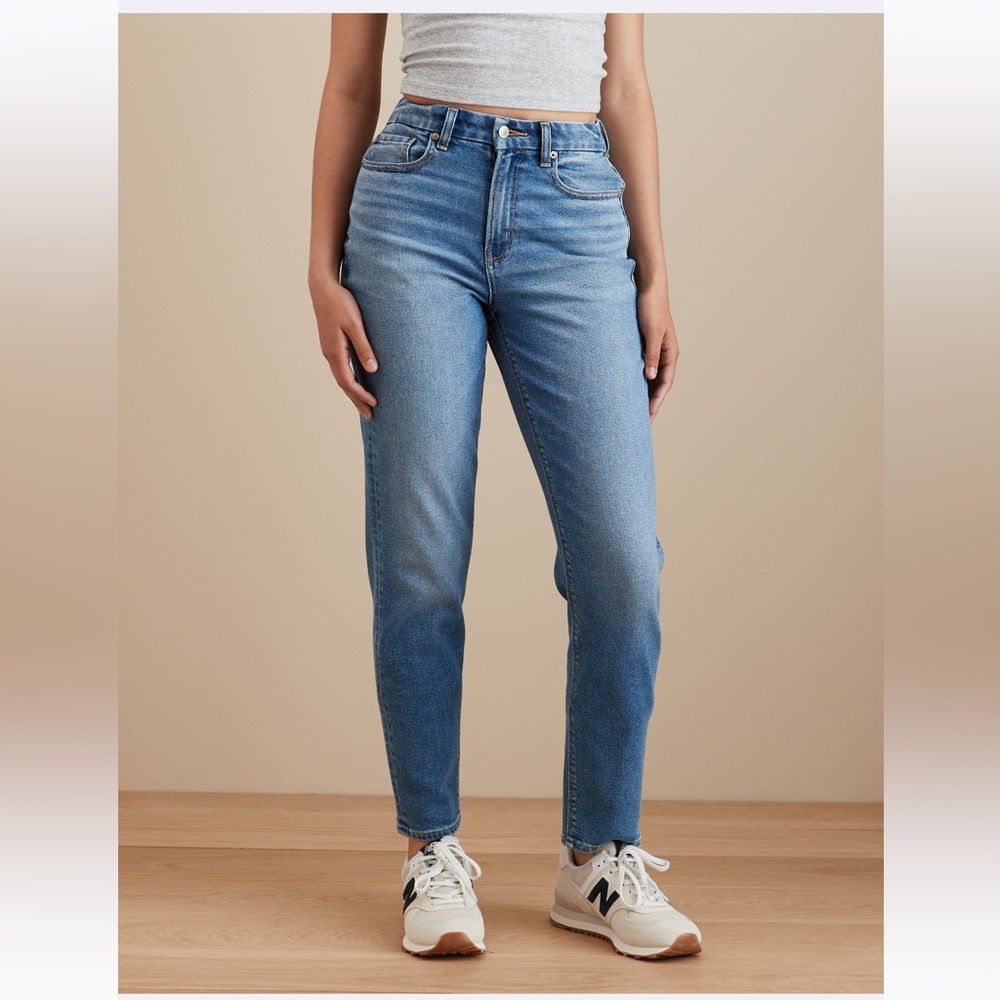 American Eagle Outfitters Curvy Mom Jeans